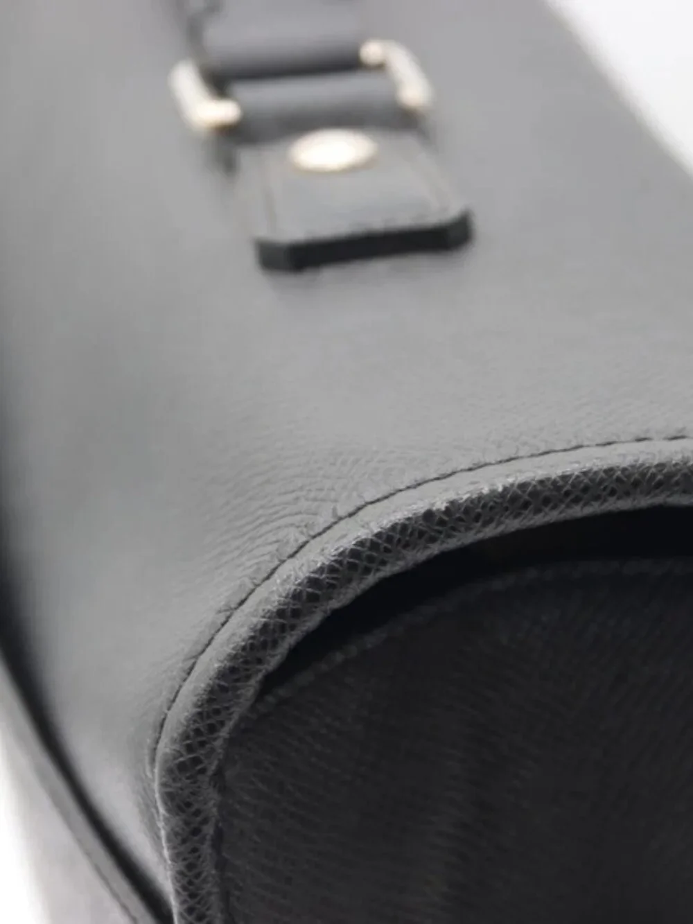 Louis Vuitton Taïga Anton Briefcase - Black